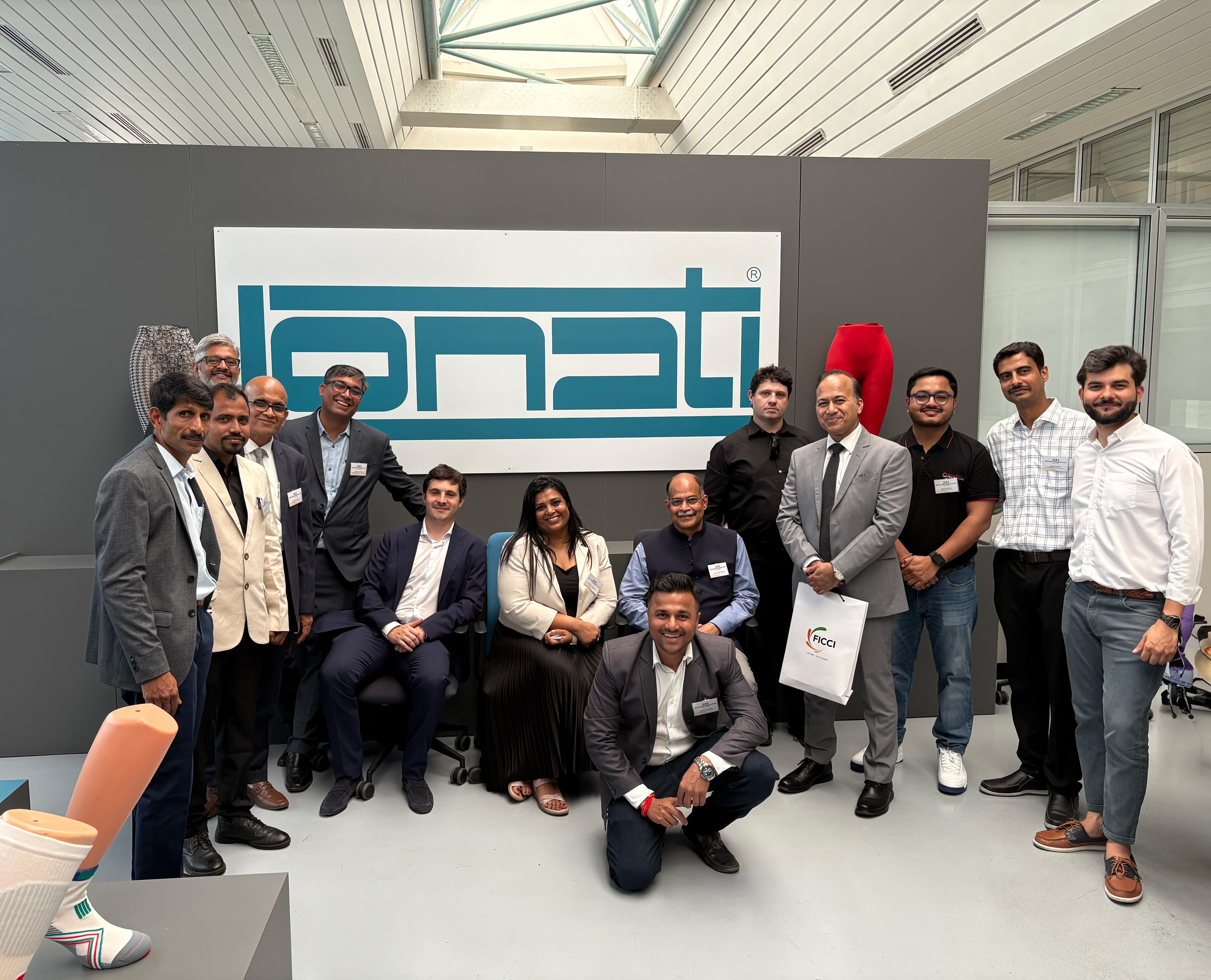 Lonati welcomes a delegation of Indian entrepreneurs 